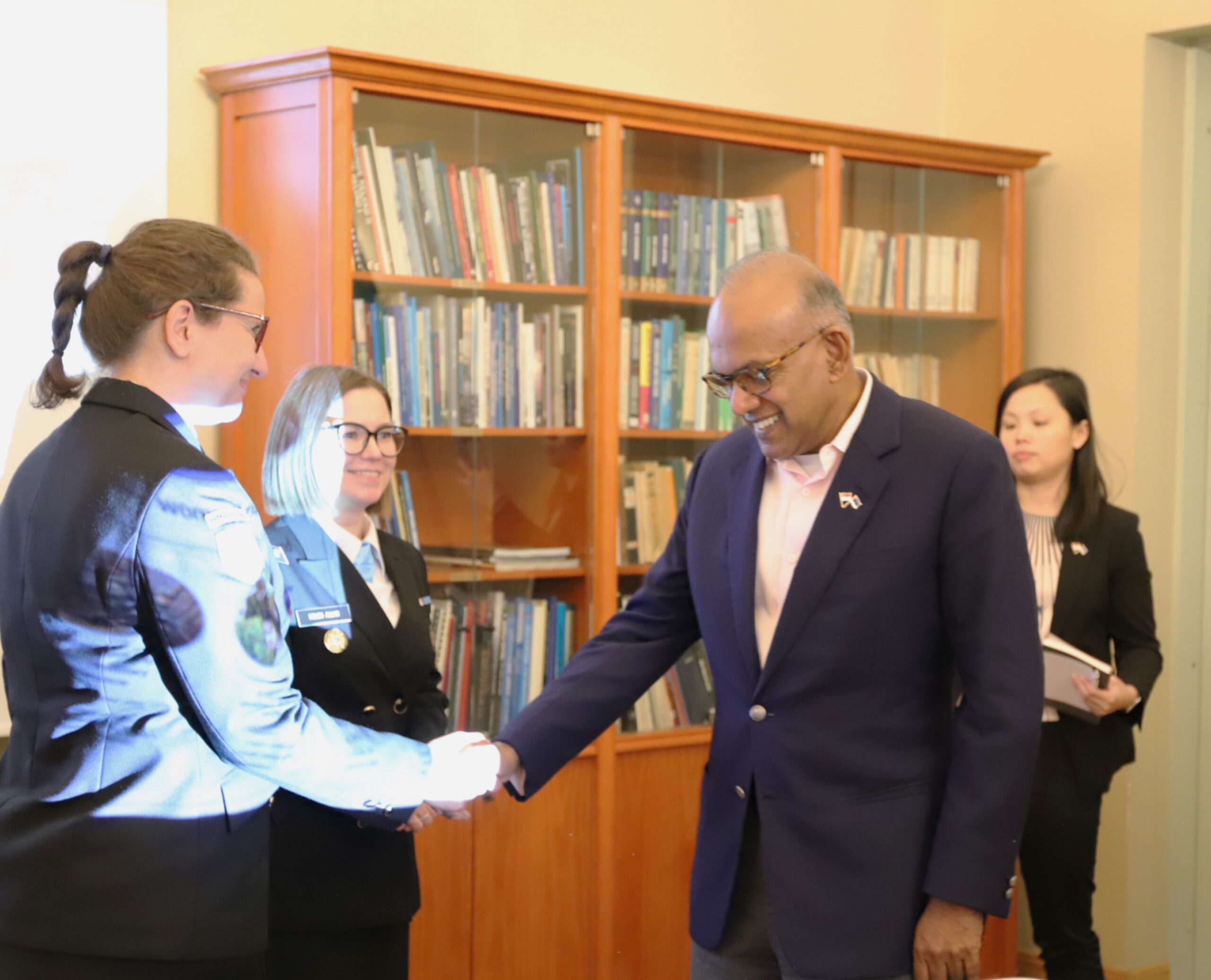 21.mail 2026 külastas Kaitseliidu peastaapi Singapuri julgeolekuminister K Shanmugam. Põhjuseks Singapuri delegatsiooni sügavam huvi Naiskodukaitse ja nende teh